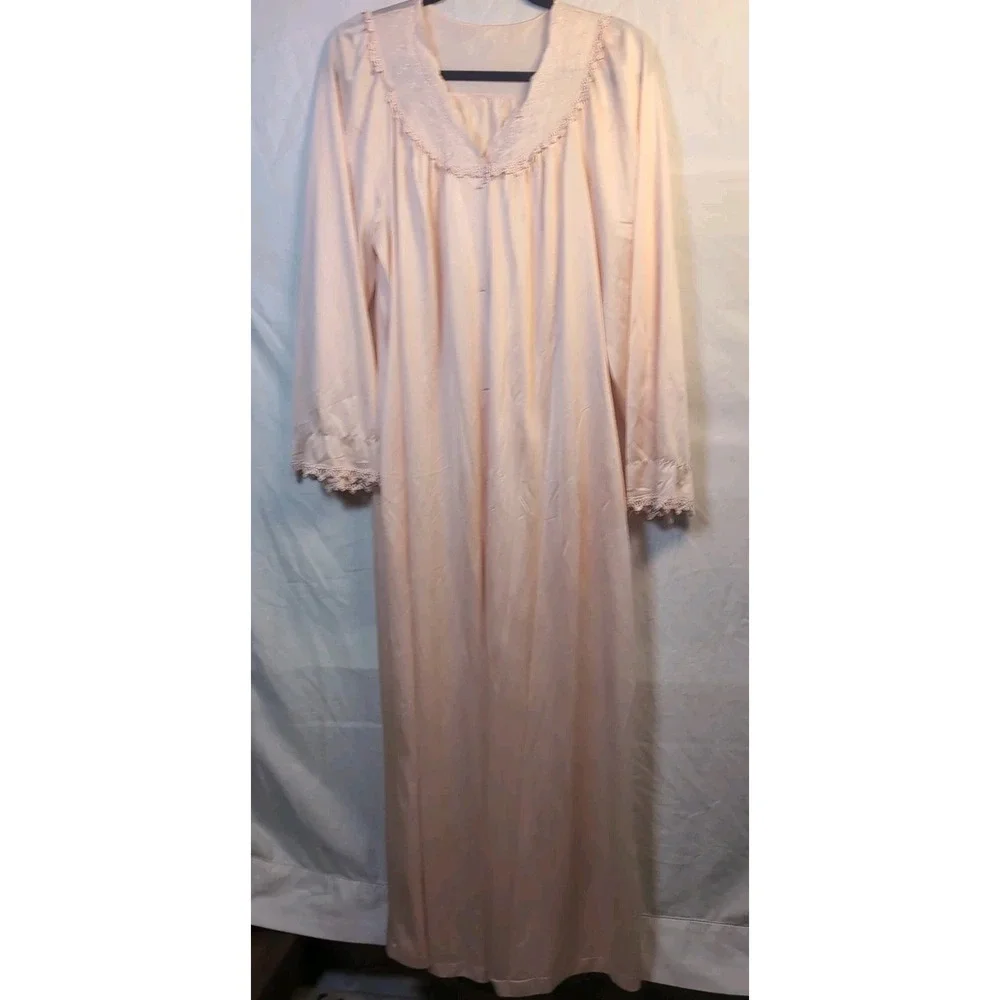 12 Vintage Women's Clothing Lot 1960's-1980's Intimates Nightgowns, Housecoats